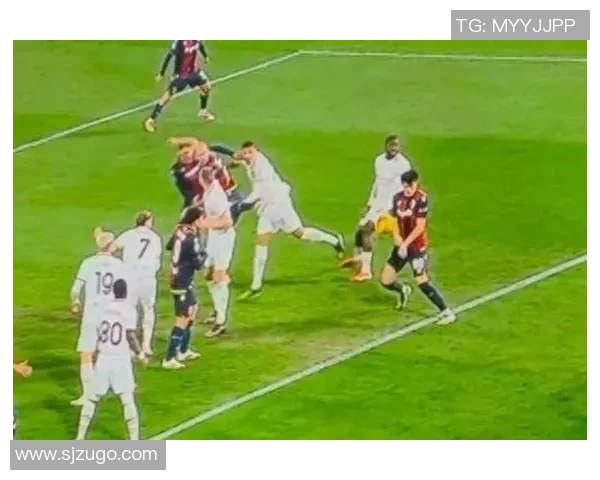 足球巨星挑战篮球场地带来全新运动体验引发球迷热议