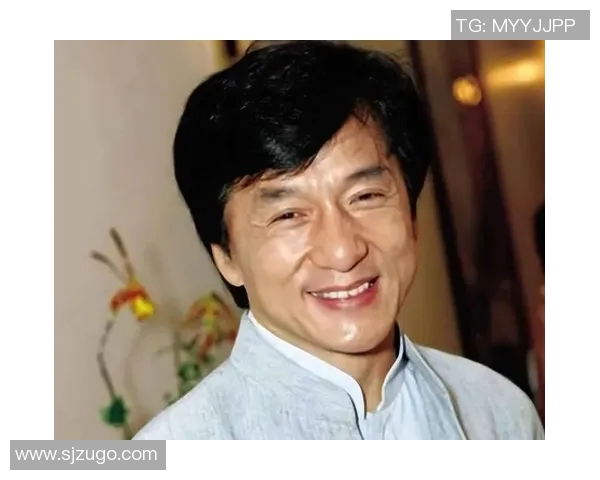 足球巨星与成龙携手演绎热血传奇电影的精彩瞬间