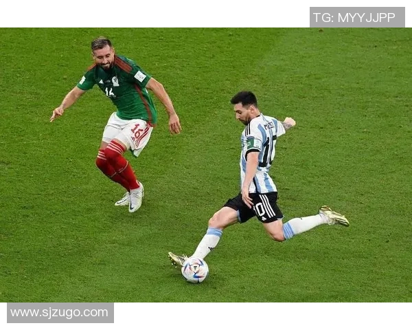 足球明星荣获最佳球员奖项的精彩瞬间与背后的故事